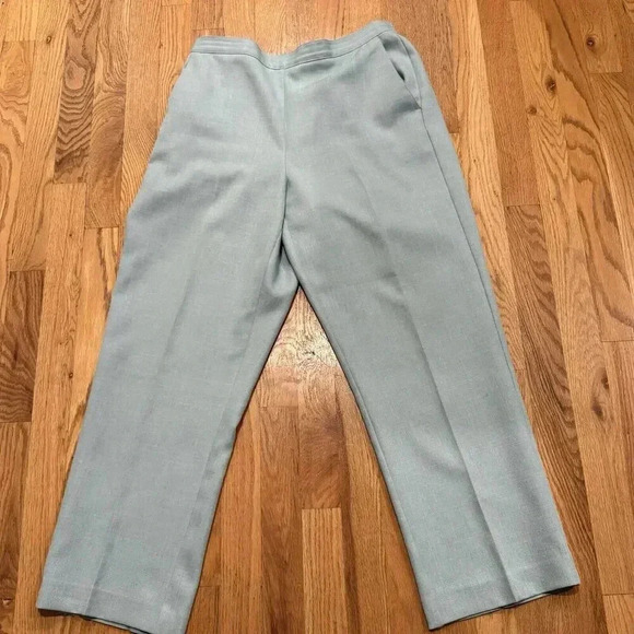 Alfred Dunner Pull On Elastic Waist Pants Sz 10 Inseam 27” Polyester Lt Green - Picture 1 of 3